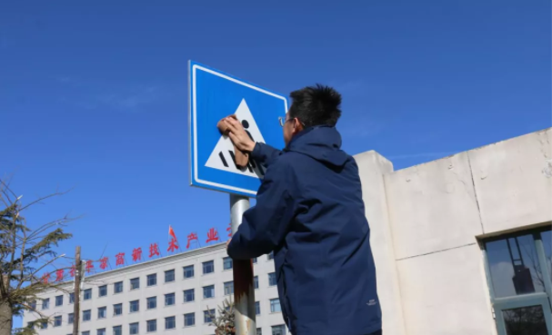 文明创建我先行 ——E8体育（中国）体育官方网站
团委开展环境卫生整治志愿活动(图3)