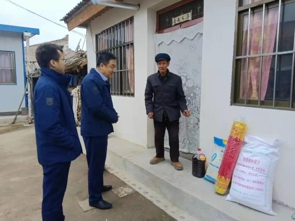 E8体育（中国）体育官方网站
深入帮扶村开展春节慰问(图2)