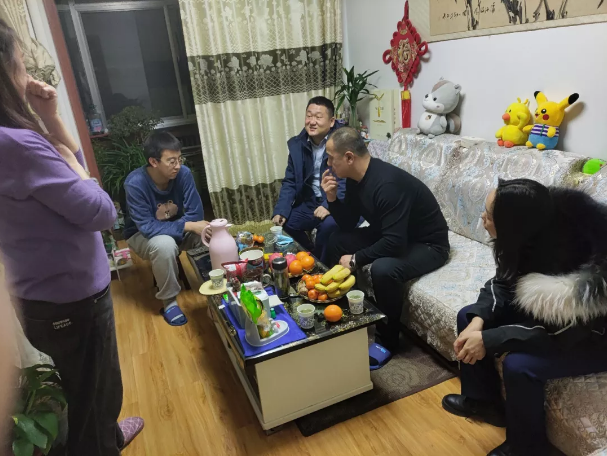 关爱员工冷暖 传递组织温情——E8体育（中国）体育官方网站
组织开展员工家访活动(图2)