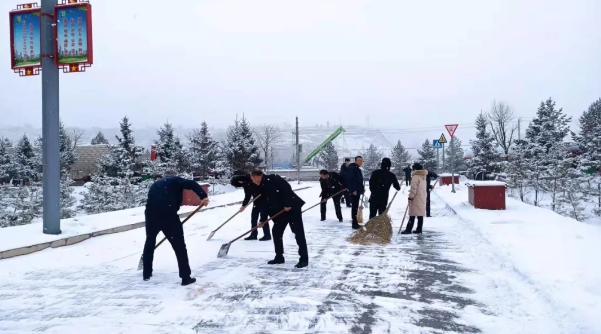 文明创建我先行——E8体育（中国）体育官方网站
组织员工开展积雪清扫活动(图2)