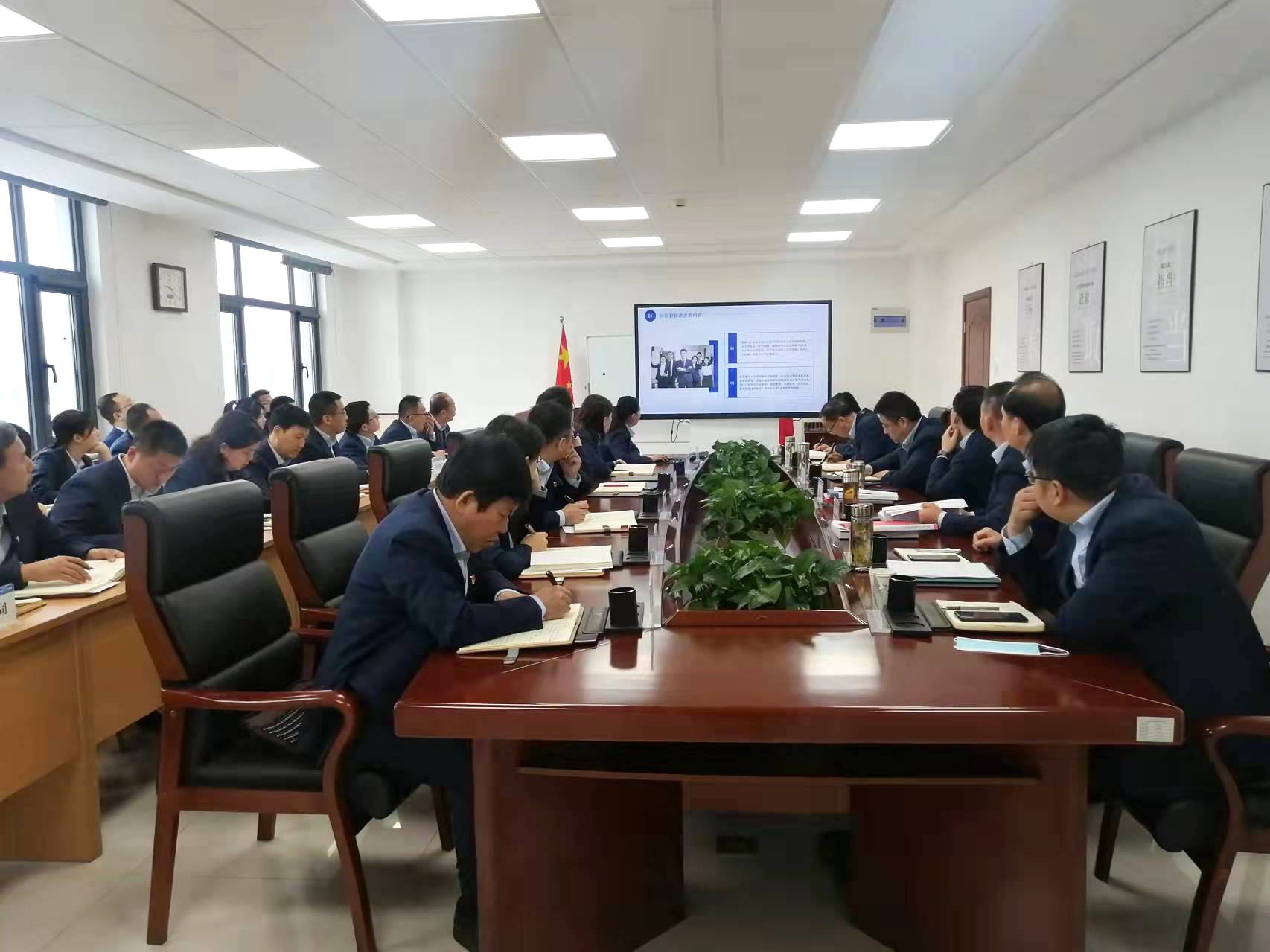 E8体育（中国）体育官方网站
召开党委理论学习中心组集体学习会议(图2)