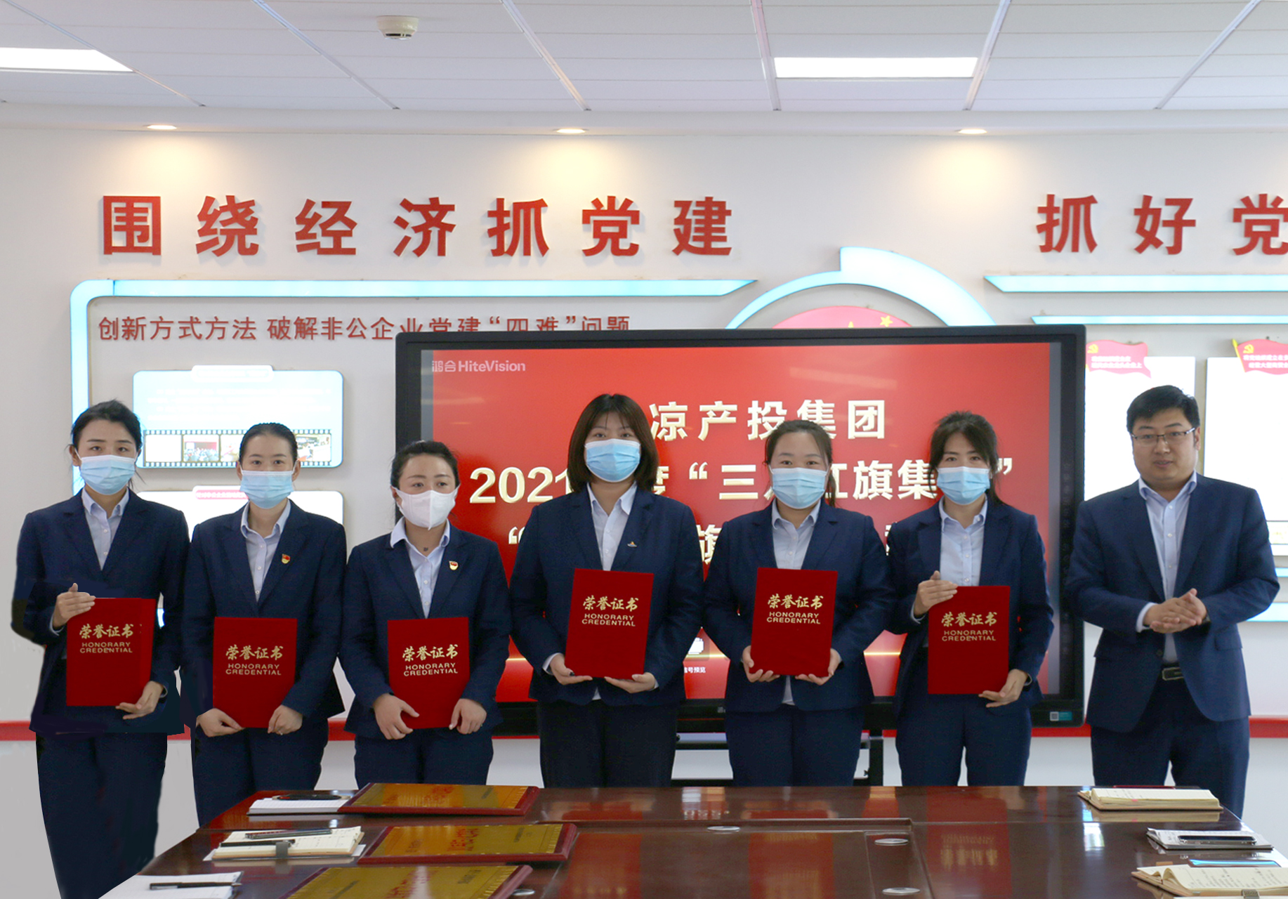 E8体育（中国）体育官方网站
召开“三八”妇女节表彰大会(图3)
