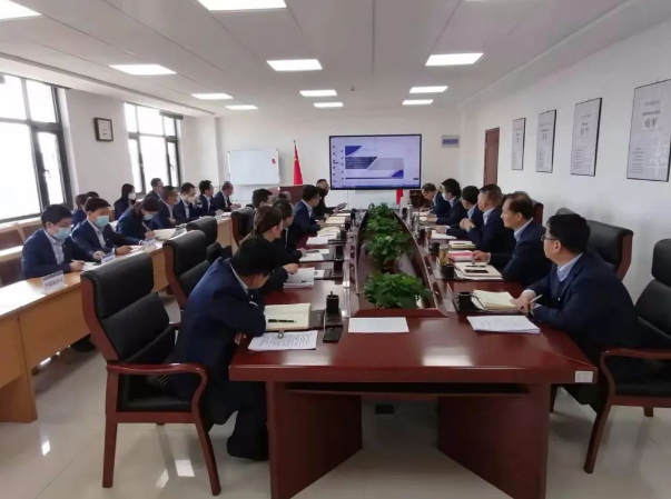 E8体育（中国）体育官方网站
召开党委理论中心组集体学习会议(图2)