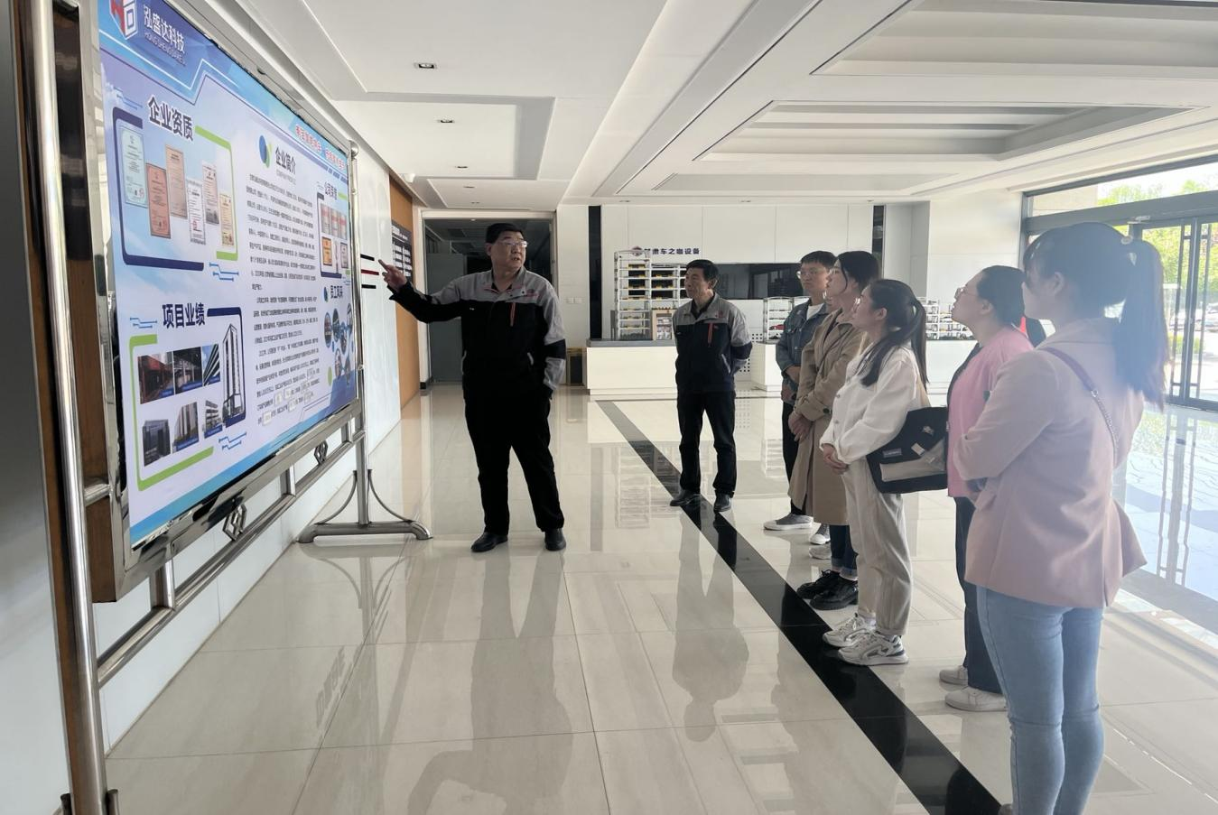 E8体育（中国）体育官方网站
开展新员工入职培训(图3)