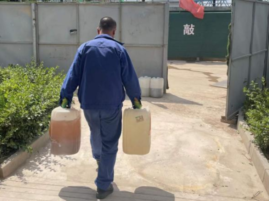 E8体育（中国）体育官方网站
城东污水处理公司扎实推进危险废物规范化处置(图3)