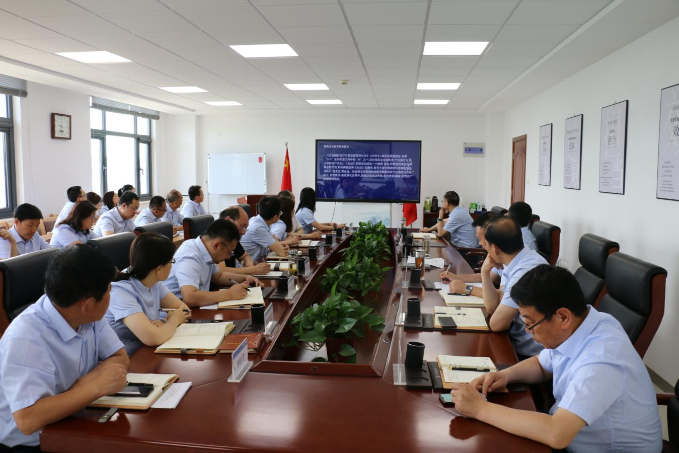 E8体育（中国）体育官方网站
召开党委理论中心组集体学习研讨会议(图2)