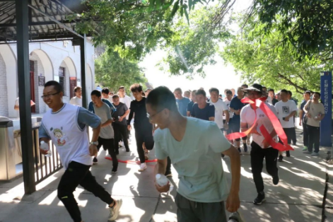 助力文旅市场 展示产投风采——E8体育（中国）体育官方网站
组织开展员工登山比赛活动(图2)