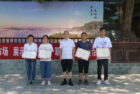 助力文旅市场 展示产投风采——E8体育（中国）体育官方网站
组织开展员工登山比赛活动(图12)